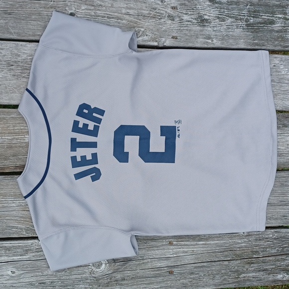 Majestic vtg Yankees #2 Jeter jersey. Gray and navy blue. Youth 10/12 - Picture 4 of 7